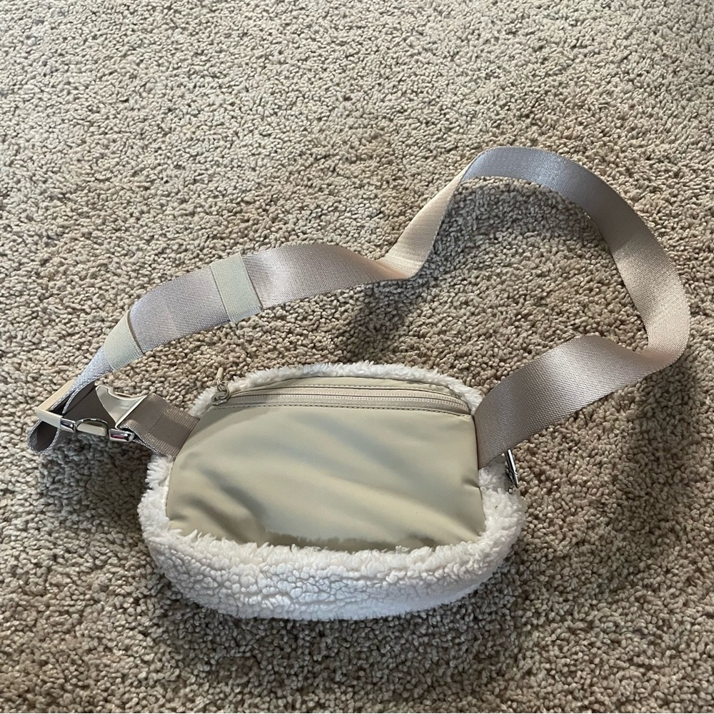 Lululemon Everywhere Belt Bag Natural Ivory Trench Fleece 1L - Picture 6 of 8